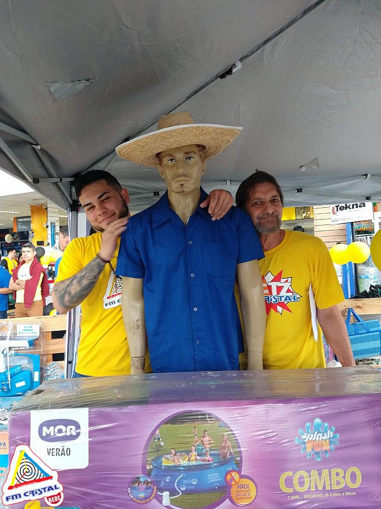 BLITZ CRISTAL NA DIAFER ITAPEVA Fotos FM Cristal 93,5 MHz Todo