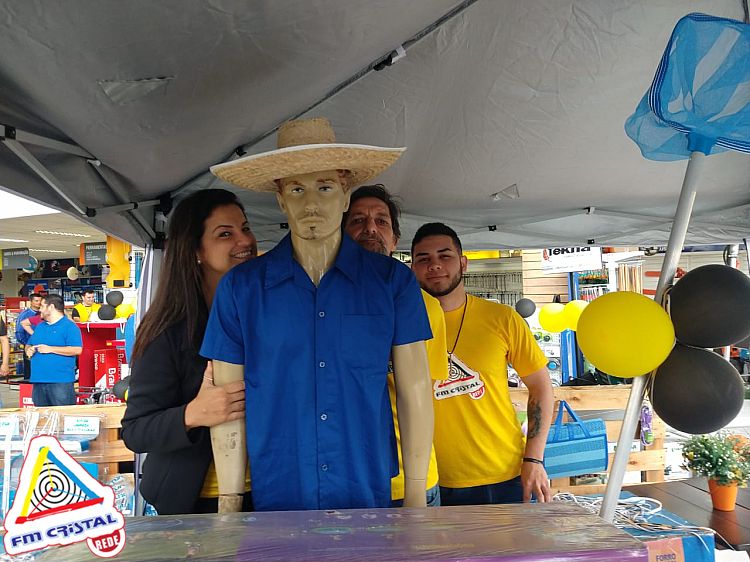 BLITZ CRISTAL NA DIAFER ITAPEVA Fotos FM Cristal 93,5 MHz Todo