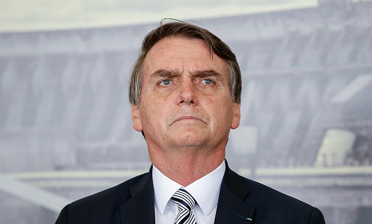 Bolsonaro revoga trecho de MP que previa suspensão de contratos de trabalho por 4 meses