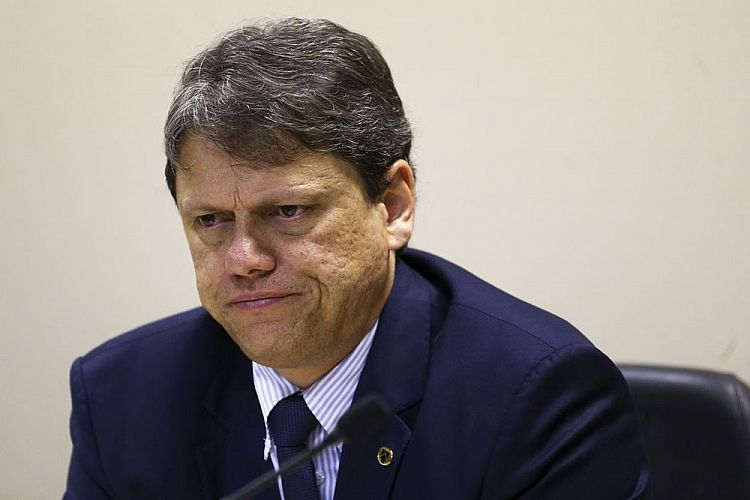 Nova tabela de frete rodoviário será suspensa, diz ministro da Infraestrutura