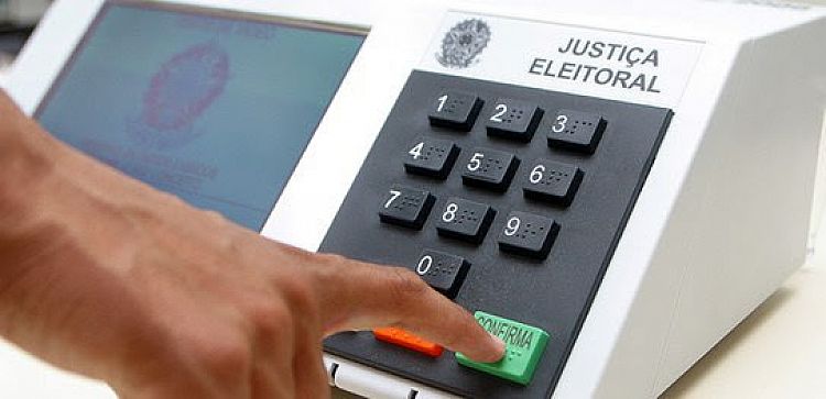 TSE afirma que é falsa a informação de que as urnas estão programadas de acordo com o horário de verão