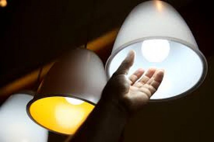 Consumidor pode optar por tarifa branca e reduzir conta de luz