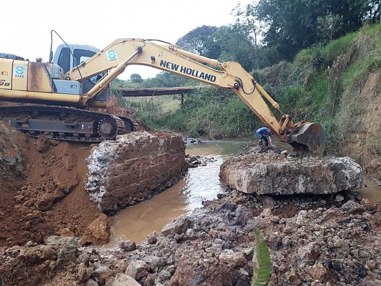 Ponte entre os bairros Santo Antônio e São Cristóvão em Itaporanga começa a ser construída