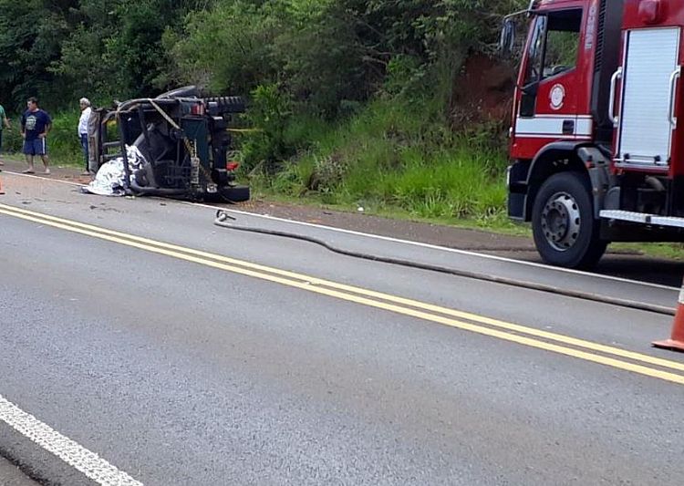 Uma pessoa morre e duas ficam feridas em capotamento na rodovia de Taquarituba