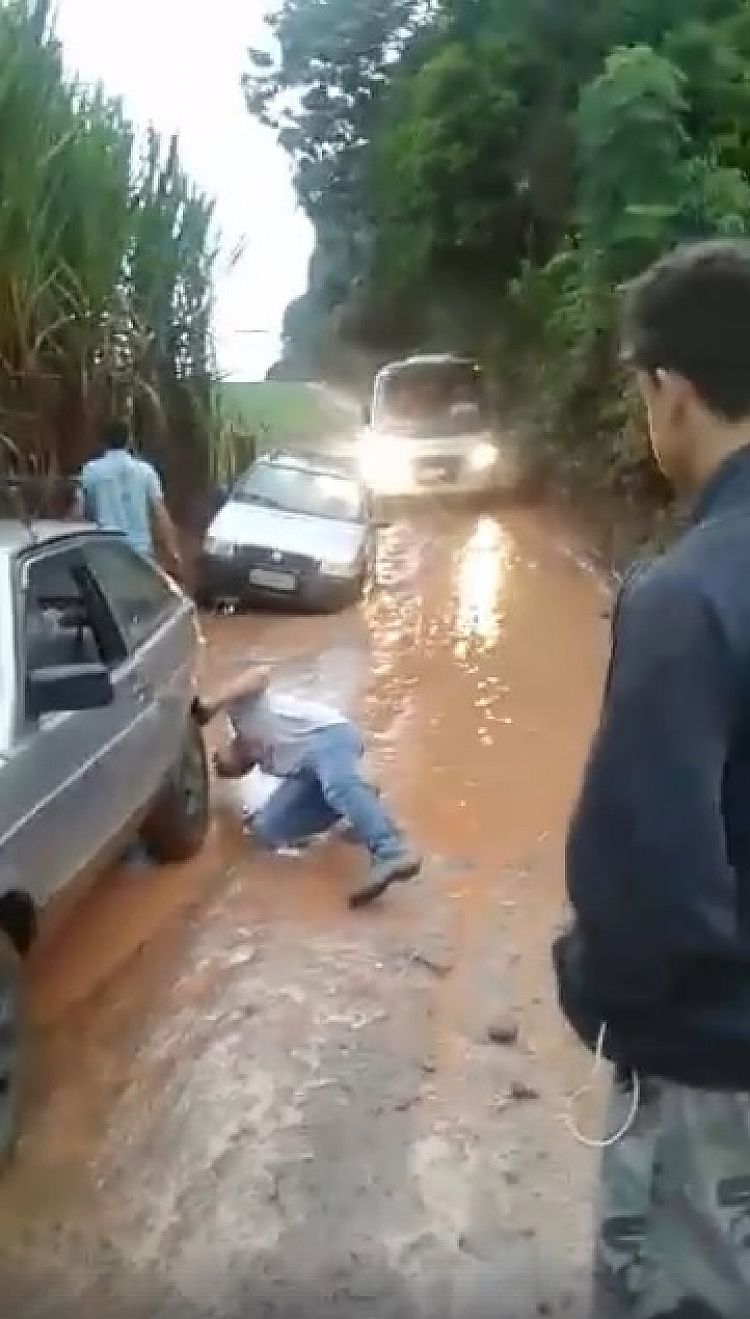 Motoristas reclamam do descaso da Prefeitura sobre os desvios entre Itaporanga e Coronel Macedo