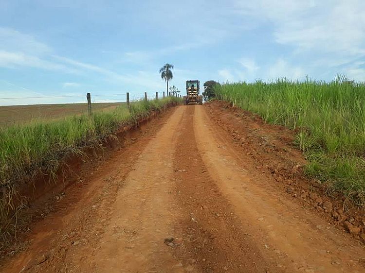 Estradas rurais de Riversul recebem melhorias